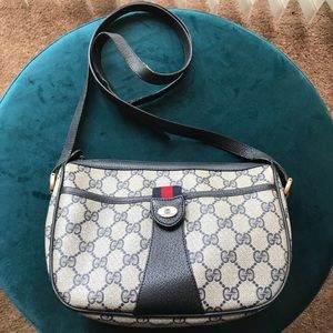 1989 Authentic Vintage Gucci Shoulder bag